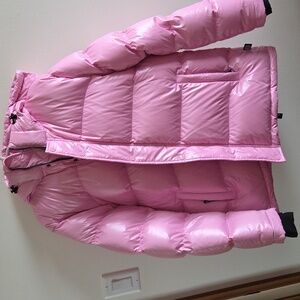 NWT! Aritzia Pink Puffer Jacket Large